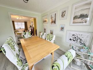 Cartlodge Avenue- click for photo gallery